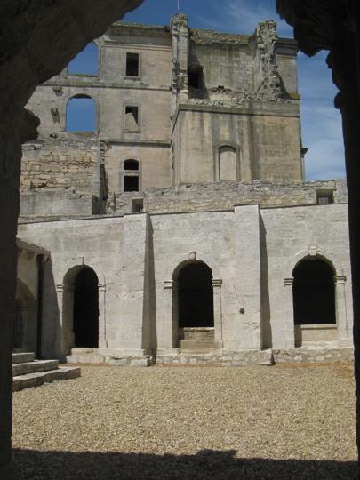 2015-07 Abbaye de Montmajour007.JPG